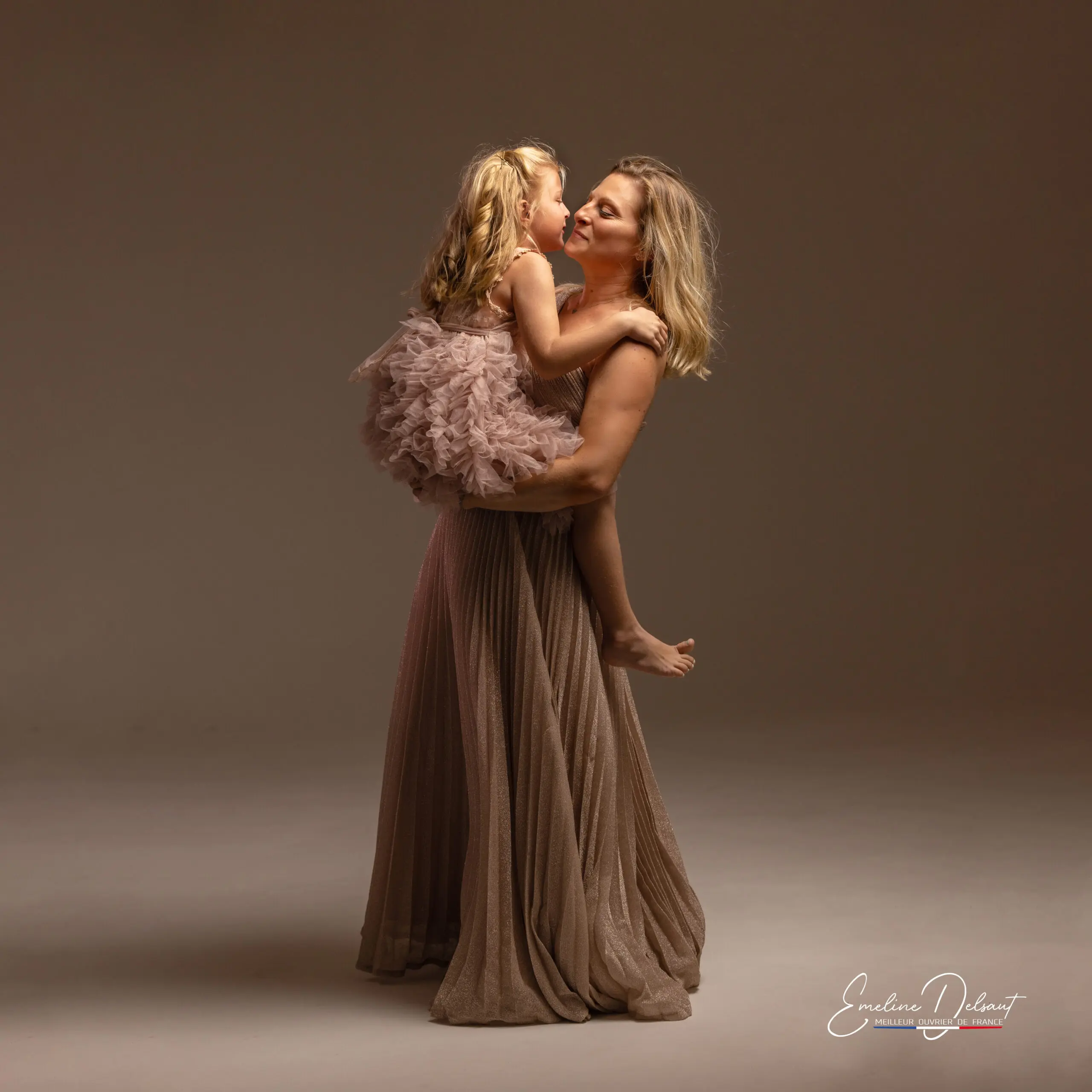 Un instant mère fille plein de tendresse, photo de famille au Studio END