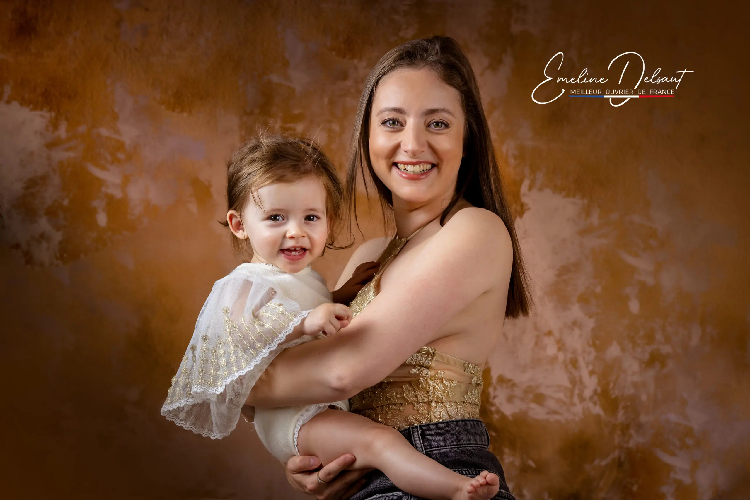 photographie Maman et moi ou la maman et sa fille sourient au photographe