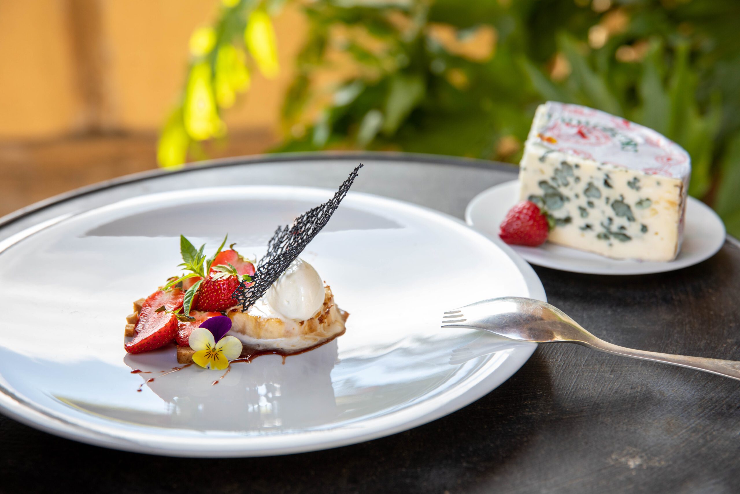Roquefort et fraise pour la confédération Roquefort Dssert fraise et roquefort par un chef étoilé au guide Michelin